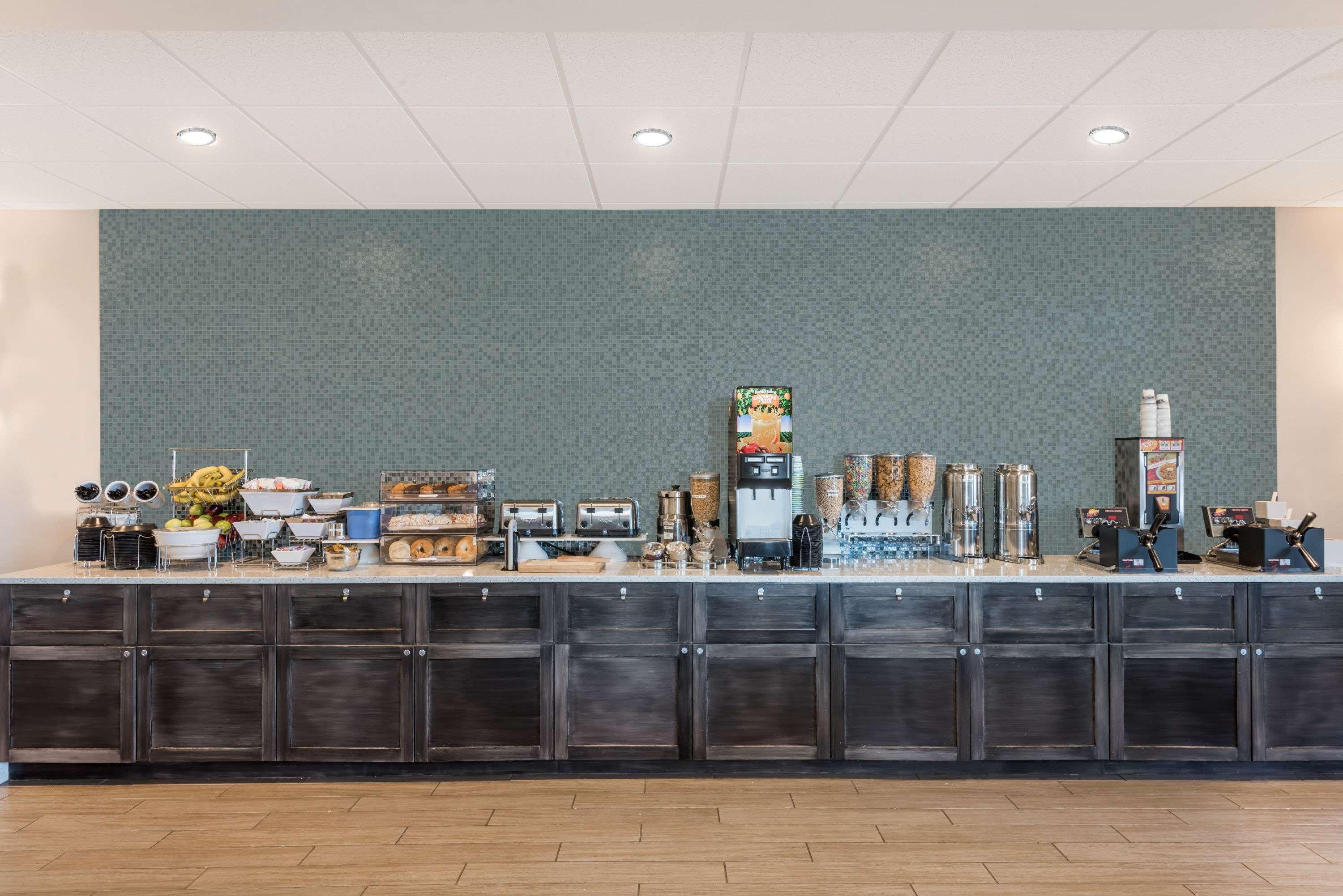 Howard Johnson By Wyndham Middletown Newport Area Buitenkant foto