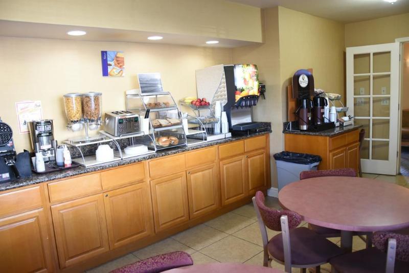 Howard Johnson By Wyndham Middletown Newport Area Buitenkant foto