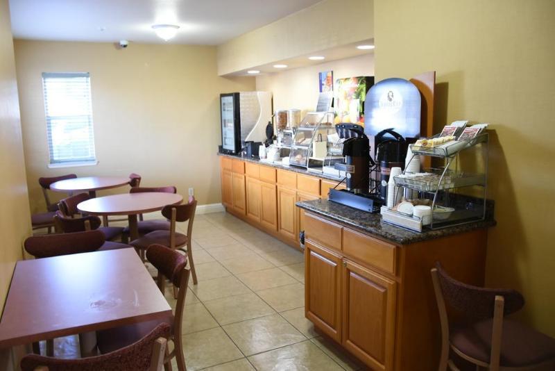 Howard Johnson By Wyndham Middletown Newport Area Buitenkant foto